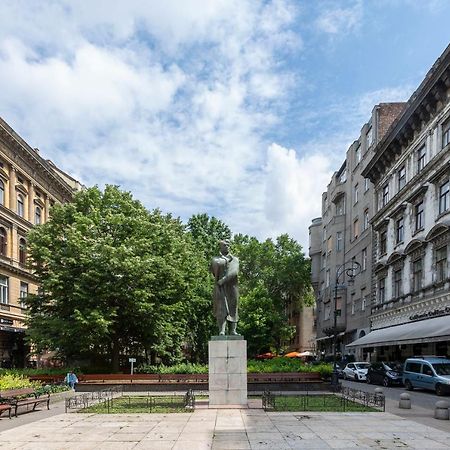 Luxurious Central Apartment In Liszt Ferenc Square Βουδαπέστη Εξωτερικό φωτογραφία