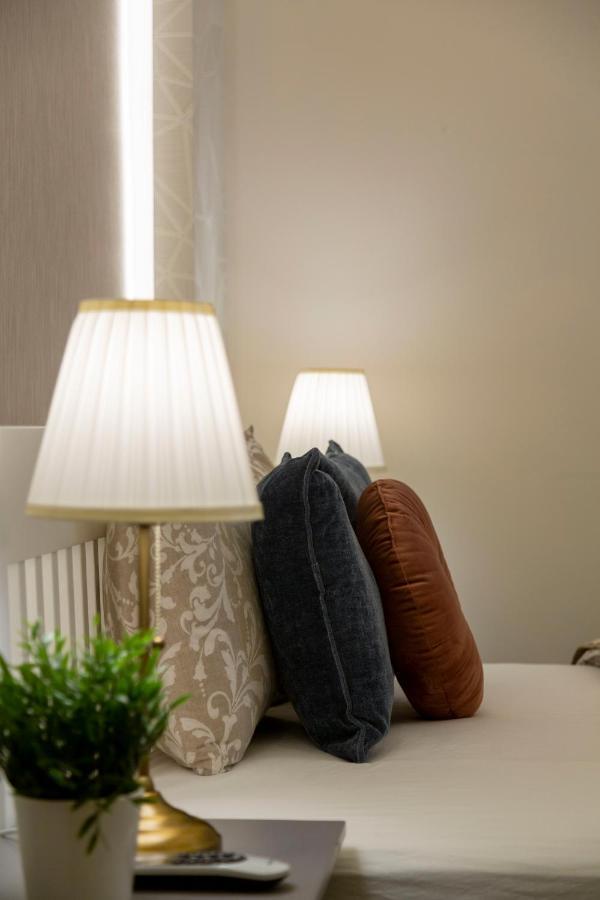 Luxurious Central Apartment In Liszt Ferenc Square Βουδαπέστη Εξωτερικό φωτογραφία