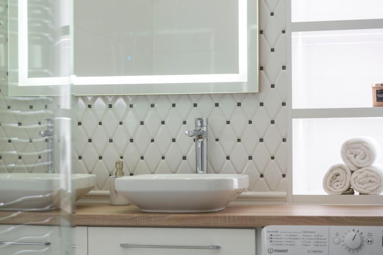 Luxurious Central Apartment In Liszt Ferenc Square Βουδαπέστη Εξωτερικό φωτογραφία
