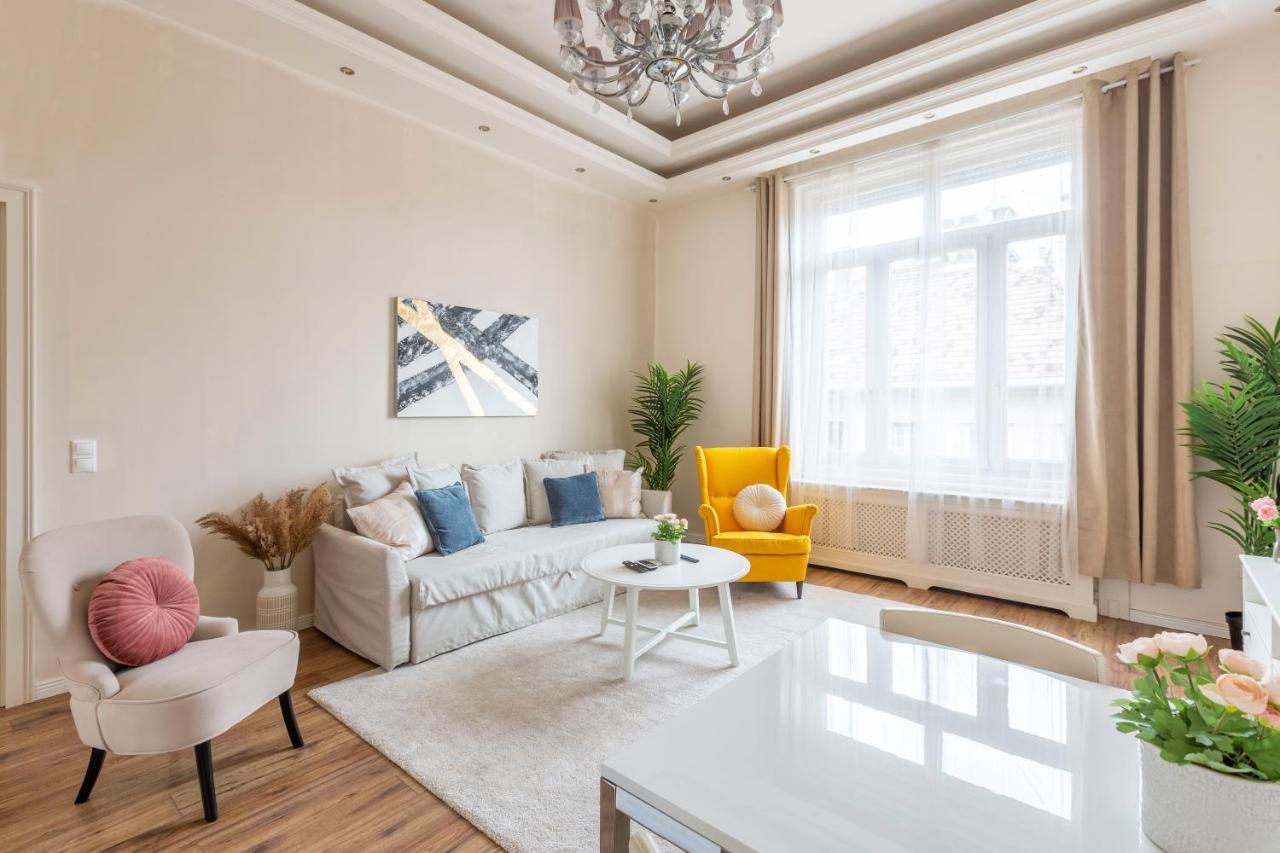 Luxurious Central Apartment In Liszt Ferenc Square Βουδαπέστη Εξωτερικό φωτογραφία