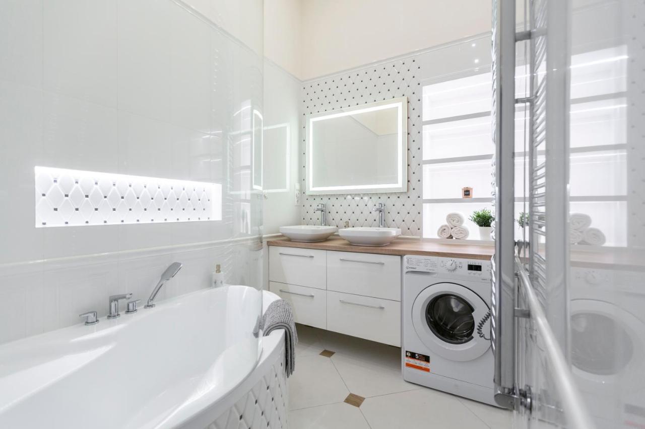 Luxurious Central Apartment In Liszt Ferenc Square Βουδαπέστη Εξωτερικό φωτογραφία