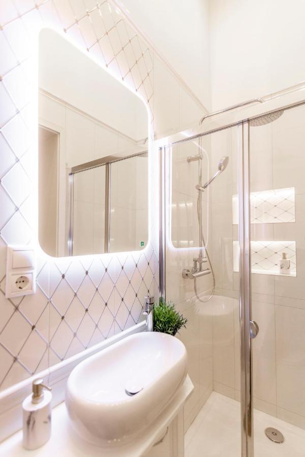 Luxurious Central Apartment In Liszt Ferenc Square Βουδαπέστη Εξωτερικό φωτογραφία